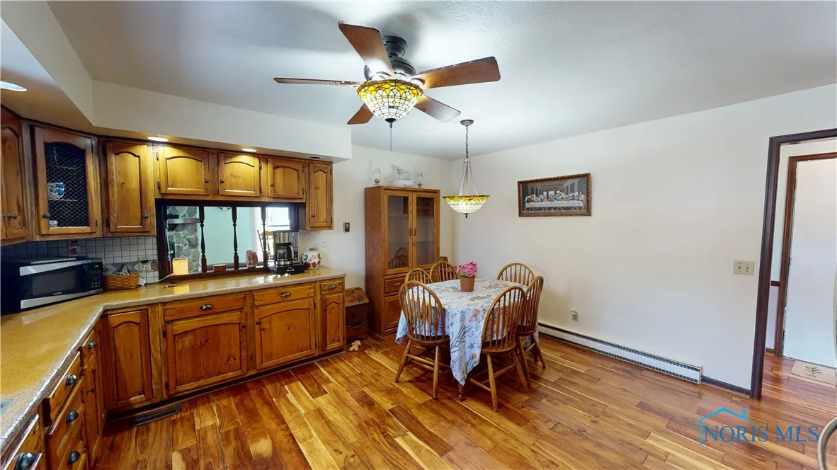 17 Adams Drive, Fremont, Ohio 43420, 3 Bedrooms Bedrooms, 8 Rooms Rooms,3 BathroomsBathrooms,Residential,For Sale,Adams,6132293