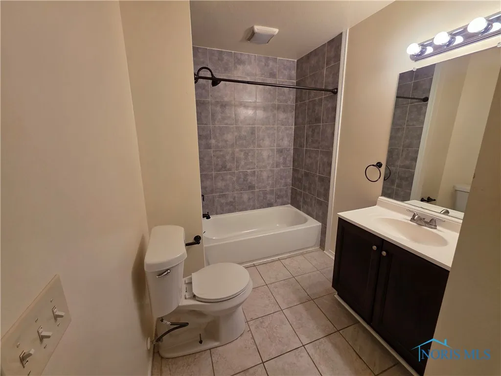 5160 Allen Street, Sylvania, Ohio 43560, 4 Bedrooms Bedrooms, 7 Rooms Rooms,3 BathroomsBathrooms,Residential Lease,For Rent,Allen,6132471