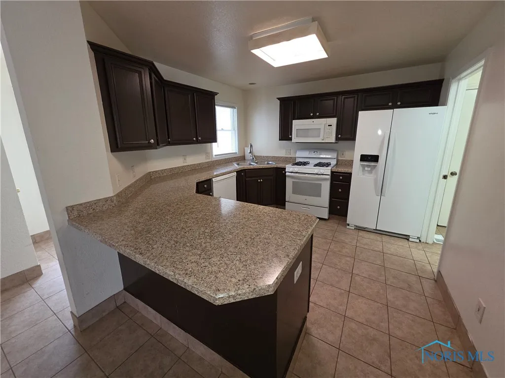 5160 Allen Street, Sylvania, Ohio 43560, 4 Bedrooms Bedrooms, 7 Rooms Rooms,3 BathroomsBathrooms,Residential Lease,For Rent,Allen,6132471