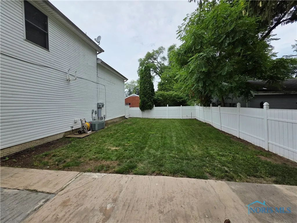 5160 Allen Street, Sylvania, Ohio 43560, 4 Bedrooms Bedrooms, 7 Rooms Rooms,3 BathroomsBathrooms,Residential Lease,For Rent,Allen,6132471