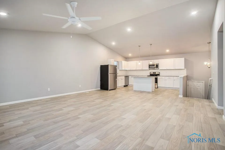 148 Meadowgate Drive, Walbridge, Ohio 43465, 4 Bedrooms Bedrooms, 9 Rooms Rooms,2 BathroomsBathrooms,Residential,For Sale,Meadowgate,6132478