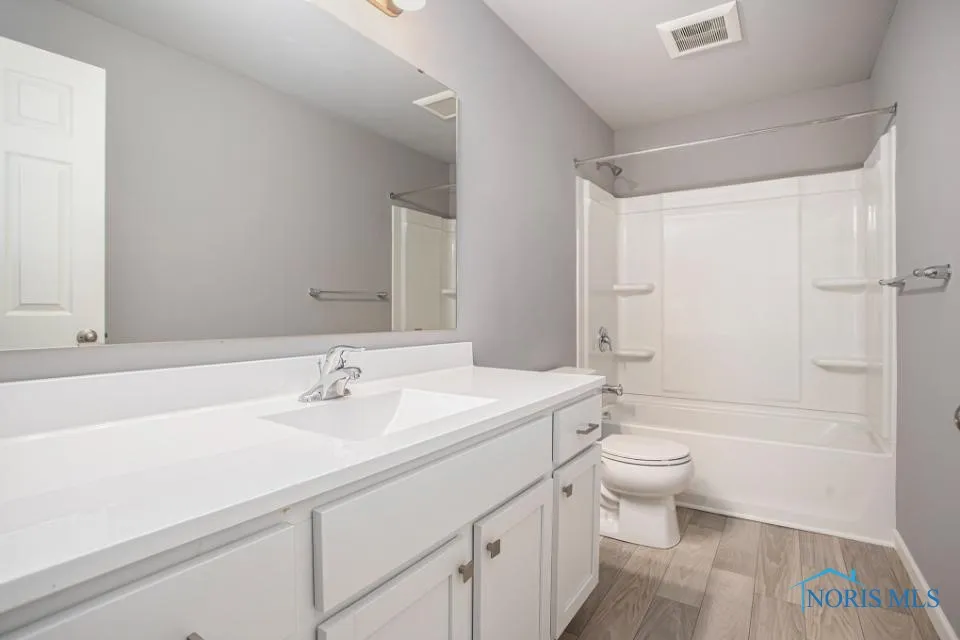 148 Meadowgate Drive, Walbridge, Ohio 43465, 4 Bedrooms Bedrooms, 9 Rooms Rooms,2 BathroomsBathrooms,Residential,For Sale,Meadowgate,6132478