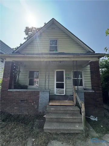 2320 Valentine Street, Toledo, Ohio 43605, 3 Bedrooms Bedrooms, 6 Rooms Rooms,1 BathroomBathrooms,Residential,For Sale,Valentine,6132371