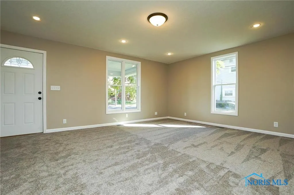 119 Madison Avenue, Findlay, Ohio 45840, 2 Bedrooms Bedrooms, 5 Rooms Rooms,1 BathroomBathrooms,Residential Lease,For Rent,Madison,6132513
