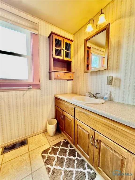 217 W Edgerton Street, Hicksville, Ohio 43526, 3 Bedrooms Bedrooms, 5 Rooms Rooms,1 BathroomBathrooms,Residential,For Sale,Edgerton,6132254