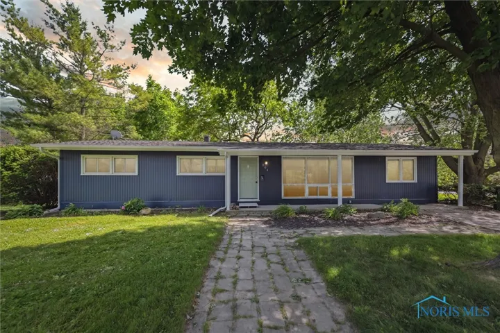 804 Village Trail Drive, Maumee, Ohio 43537, 3 Bedrooms Bedrooms, 7 Rooms Rooms,2 BathroomsBathrooms,Residential Lease,For Rent,Village Trail,6132221