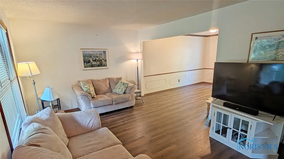 2359 Cheshire Woods Road, Toledo, Ohio 43617, 4 Bedrooms Bedrooms, 11 Rooms Rooms,4 BathroomsBathrooms,Residential,For Sale,Cheshire Woods,6132606