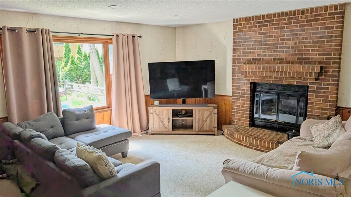2359 Cheshire Woods Road, Toledo, Ohio 43617, 4 Bedrooms Bedrooms, 11 Rooms Rooms,4 BathroomsBathrooms,Residential,For Sale,Cheshire Woods,6132606