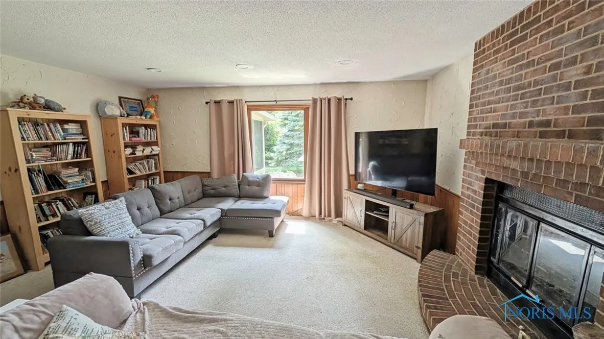 2359 Cheshire Woods Road, Toledo, Ohio 43617, 4 Bedrooms Bedrooms, 11 Rooms Rooms,4 BathroomsBathrooms,Residential,For Sale,Cheshire Woods,6132606
