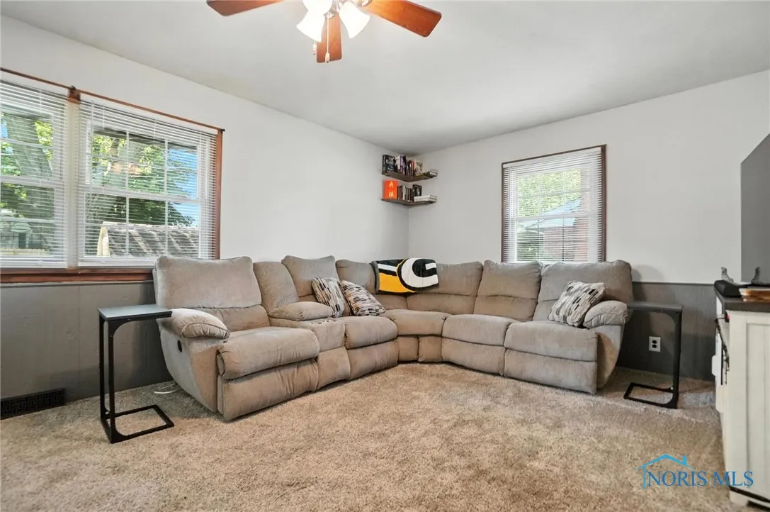 1819 Queenswood Drive, Findlay, Ohio 45840, 3 Bedrooms Bedrooms, 7 Rooms Rooms,2 BathroomsBathrooms,Residential,For Sale,Queenswood,6132612