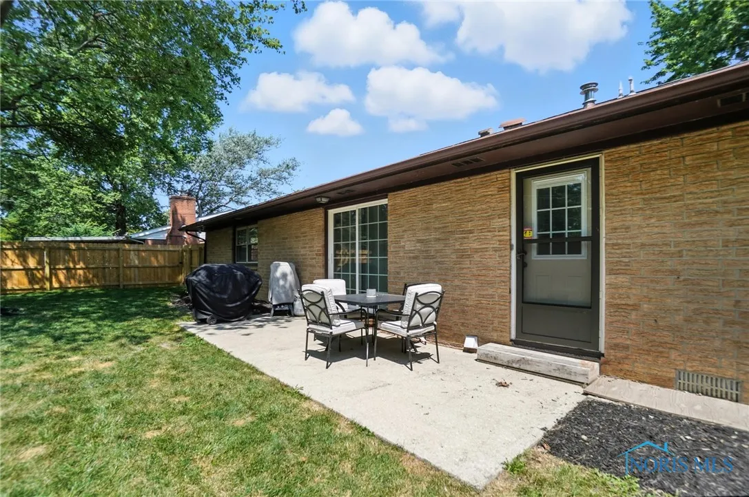 1819 Queenswood Drive, Findlay, Ohio 45840, 3 Bedrooms Bedrooms, 7 Rooms Rooms,2 BathroomsBathrooms,Residential,For Sale,Queenswood,6132612