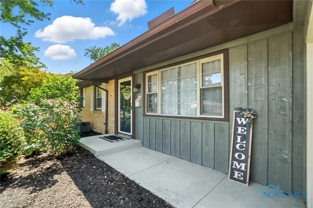 1819 Queenswood Drive, Findlay, Ohio 45840, 3 Bedrooms Bedrooms, 7 Rooms Rooms,2 BathroomsBathrooms,Residential,For Sale,Queenswood,6132612