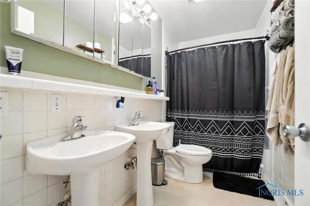 1819 Queenswood Drive, Findlay, Ohio 45840, 3 Bedrooms Bedrooms, 7 Rooms Rooms,2 BathroomsBathrooms,Residential,For Sale,Queenswood,6132612