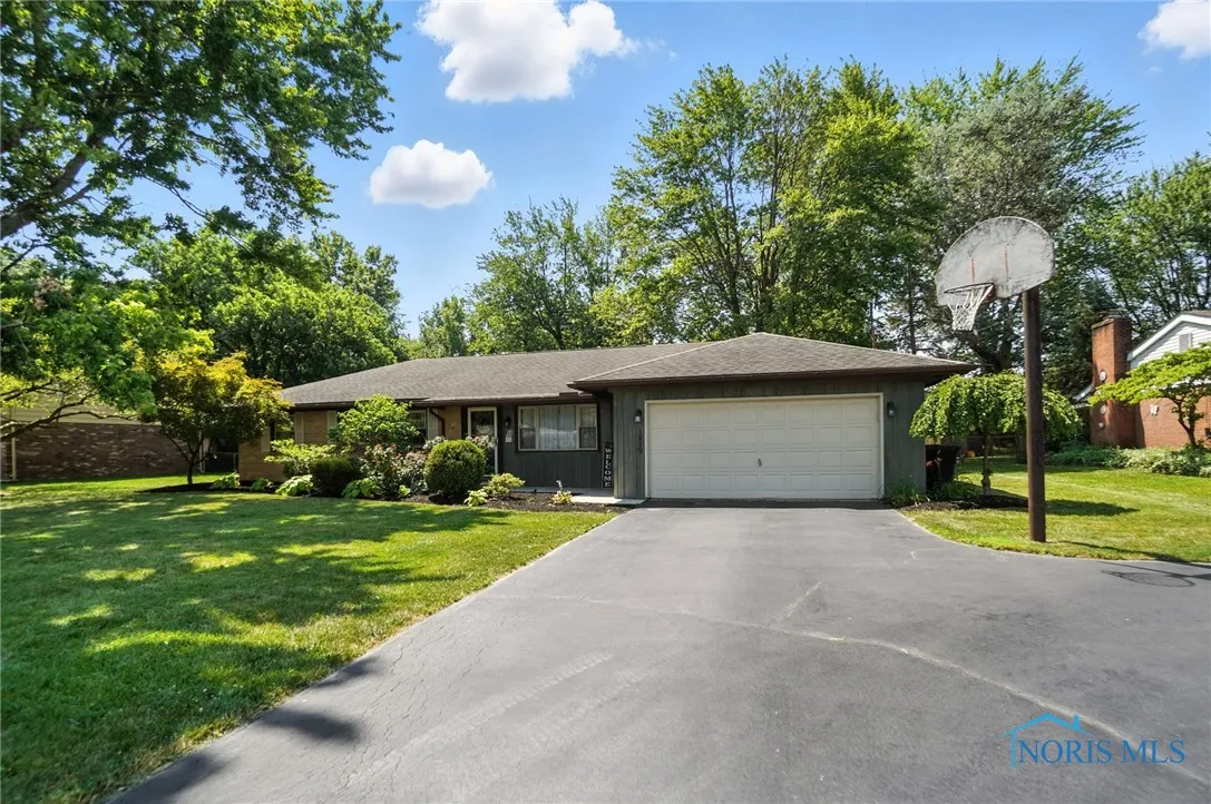 1819 Queenswood Drive, Findlay, Ohio 45840, 3 Bedrooms Bedrooms, 7 Rooms Rooms,2 BathroomsBathrooms,Residential,For Sale,Queenswood,6132612