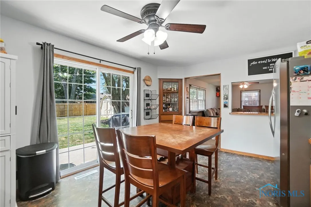 1819 Queenswood Drive, Findlay, Ohio 45840, 3 Bedrooms Bedrooms, 7 Rooms Rooms,2 BathroomsBathrooms,Residential,For Sale,Queenswood,6132612