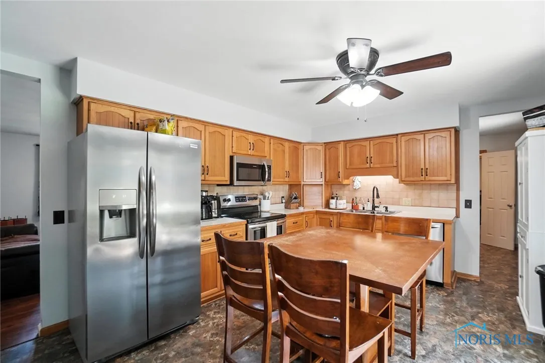 1819 Queenswood Drive, Findlay, Ohio 45840, 3 Bedrooms Bedrooms, 7 Rooms Rooms,2 BathroomsBathrooms,Residential,For Sale,Queenswood,6132612