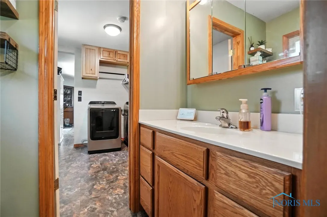 1819 Queenswood Drive, Findlay, Ohio 45840, 3 Bedrooms Bedrooms, 7 Rooms Rooms,2 BathroomsBathrooms,Residential,For Sale,Queenswood,6132612