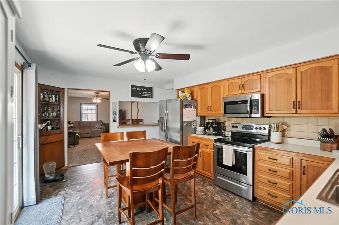 1819 Queenswood Drive, Findlay, Ohio 45840, 3 Bedrooms Bedrooms, 7 Rooms Rooms,2 BathroomsBathrooms,Residential,For Sale,Queenswood,6132612