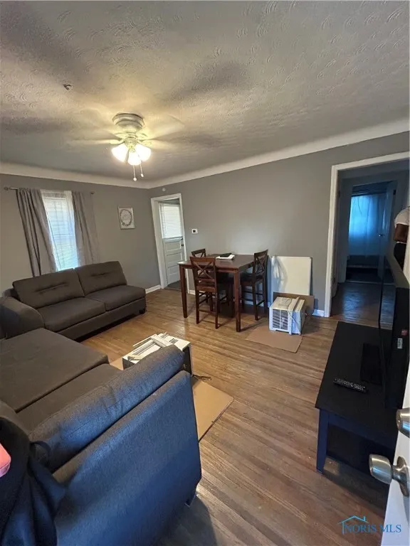 2127 Perth Street, Toledo, Ohio 43607, 4 Bedrooms Bedrooms, 8 Rooms Rooms,2 BathroomsBathrooms,Residential,For Sale,Perth,6132620