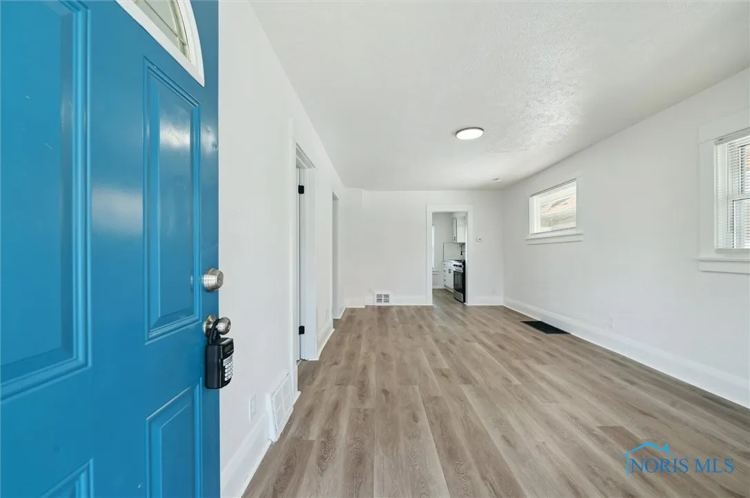 1952 Fairfax Road, Toledo, Ohio 43613, 2 Bedrooms Bedrooms, 5 Rooms Rooms,1 BathroomBathrooms,Residential Lease,For Rent,Fairfax,6132633