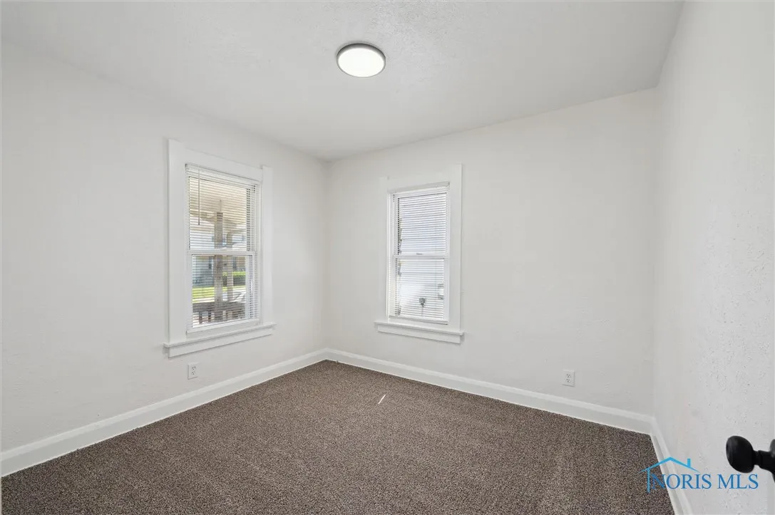 1952 Fairfax Road, Toledo, Ohio 43613, 2 Bedrooms Bedrooms, 5 Rooms Rooms,1 BathroomBathrooms,Residential Lease,For Rent,Fairfax,6132633