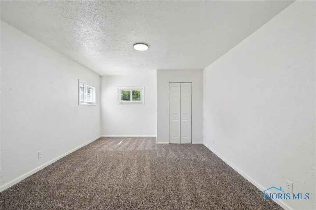 1952 Fairfax Road, Toledo, Ohio 43613, 2 Bedrooms Bedrooms, 5 Rooms Rooms,1 BathroomBathrooms,Residential Lease,For Rent,Fairfax,6132633