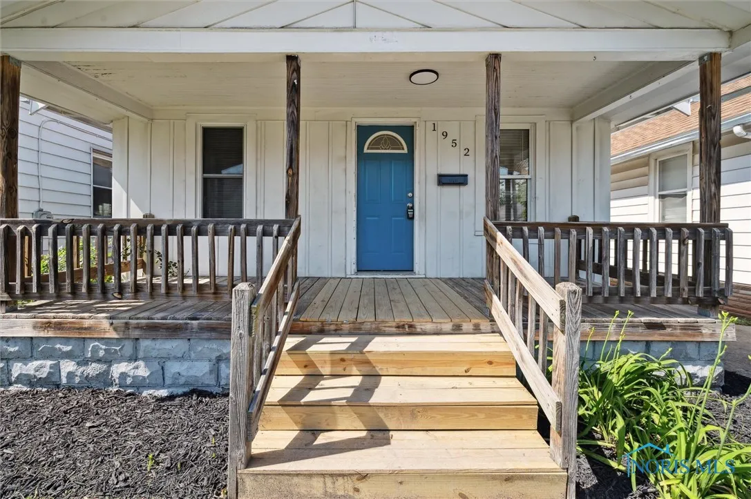 1952 Fairfax Road, Toledo, Ohio 43613, 2 Bedrooms Bedrooms, 5 Rooms Rooms,1 BathroomBathrooms,Residential Lease,For Rent,Fairfax,6132633