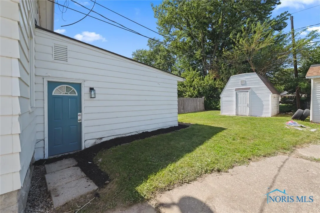 1952 Fairfax Road, Toledo, Ohio 43613, 2 Bedrooms Bedrooms, 5 Rooms Rooms,1 BathroomBathrooms,Residential Lease,For Rent,Fairfax,6132633