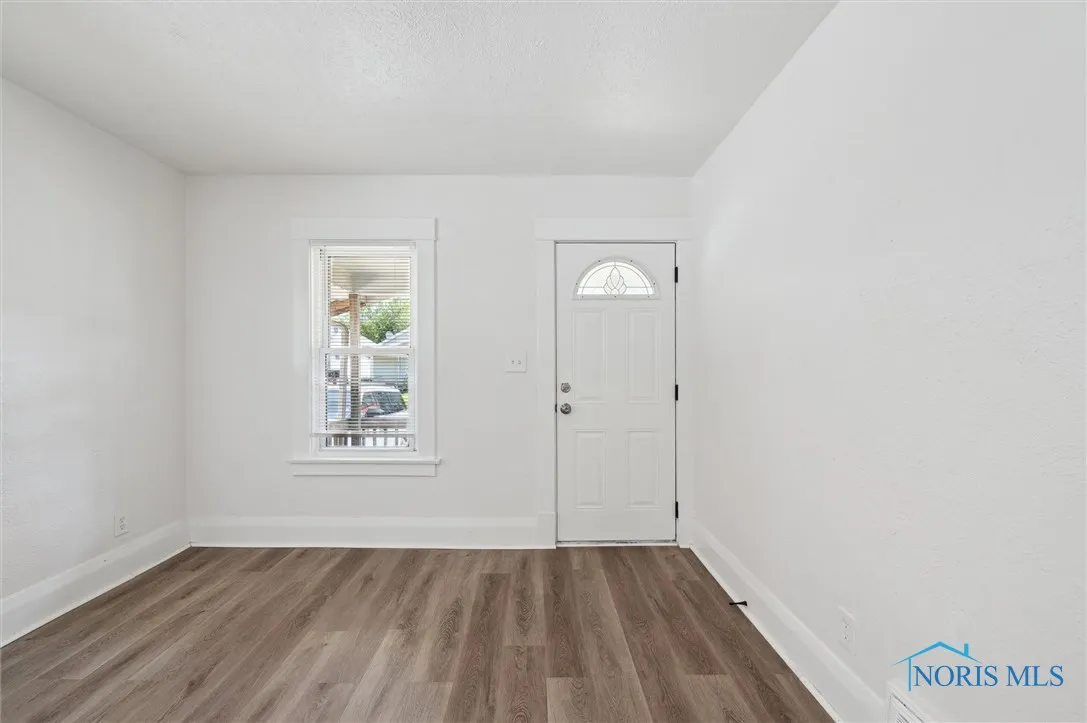 1952 Fairfax Road, Toledo, Ohio 43613, 2 Bedrooms Bedrooms, 5 Rooms Rooms,1 BathroomBathrooms,Residential Lease,For Rent,Fairfax,6132633
