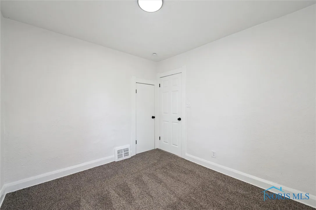 1952 Fairfax Road, Toledo, Ohio 43613, 2 Bedrooms Bedrooms, 5 Rooms Rooms,1 BathroomBathrooms,Residential Lease,For Rent,Fairfax,6132633