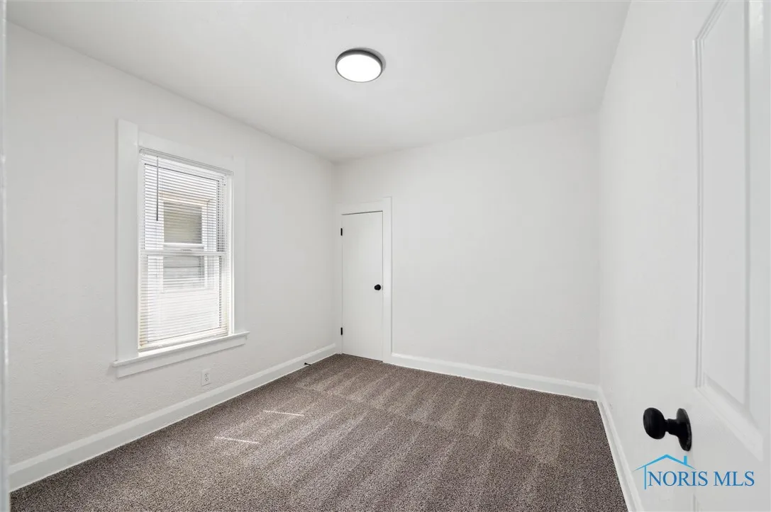 1952 Fairfax Road, Toledo, Ohio 43613, 2 Bedrooms Bedrooms, 5 Rooms Rooms,1 BathroomBathrooms,Residential Lease,For Rent,Fairfax,6132633