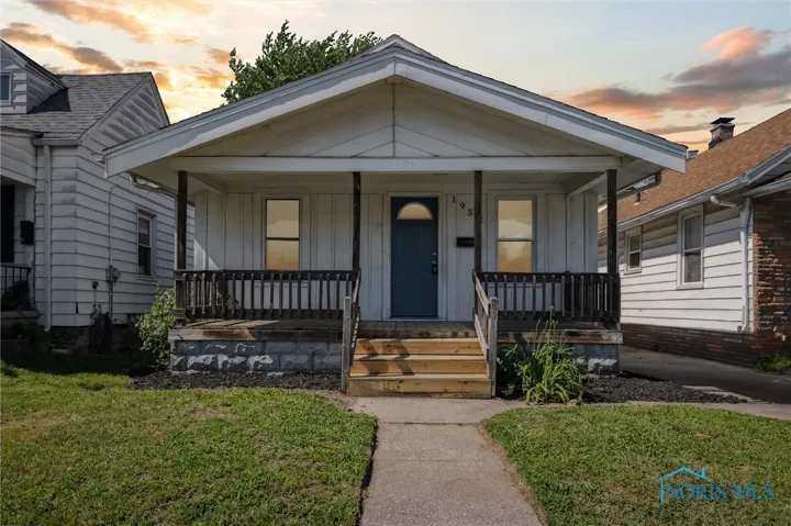 1952 Fairfax Road, Toledo, Ohio 43613, 2 Bedrooms Bedrooms, 5 Rooms Rooms,1 BathroomBathrooms,Residential Lease,For Rent,Fairfax,6132633