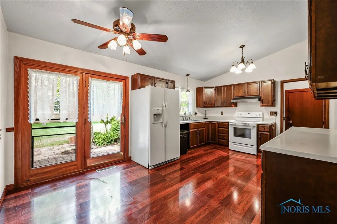 24181 W James Ridge Road, Millbury, Ohio 43447, 4 Bedrooms Bedrooms, 9 Rooms Rooms,2 BathroomsBathrooms,Residential,For Sale,James Ridge,6132632