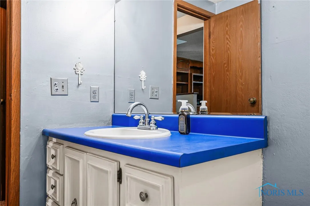 24181 W James Ridge Road, Millbury, Ohio 43447, 4 Bedrooms Bedrooms, 9 Rooms Rooms,2 BathroomsBathrooms,Residential,For Sale,James Ridge,6132632