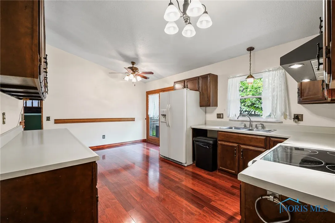 24181 W James Ridge Road, Millbury, Ohio 43447, 4 Bedrooms Bedrooms, 9 Rooms Rooms,2 BathroomsBathrooms,Residential,For Sale,James Ridge,6132632