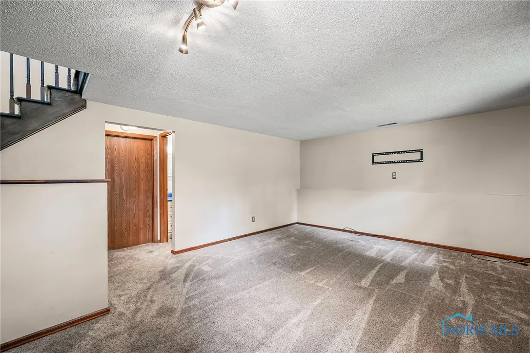 24181 W James Ridge Road, Millbury, Ohio 43447, 4 Bedrooms Bedrooms, 9 Rooms Rooms,2 BathroomsBathrooms,Residential,For Sale,James Ridge,6132632