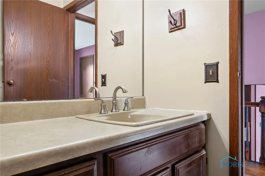 24181 W James Ridge Road, Millbury, Ohio 43447, 4 Bedrooms Bedrooms, 9 Rooms Rooms,2 BathroomsBathrooms,Residential,For Sale,James Ridge,6132632