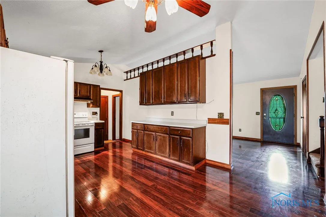 24181 W James Ridge Road, Millbury, Ohio 43447, 4 Bedrooms Bedrooms, 9 Rooms Rooms,2 BathroomsBathrooms,Residential,For Sale,James Ridge,6132632