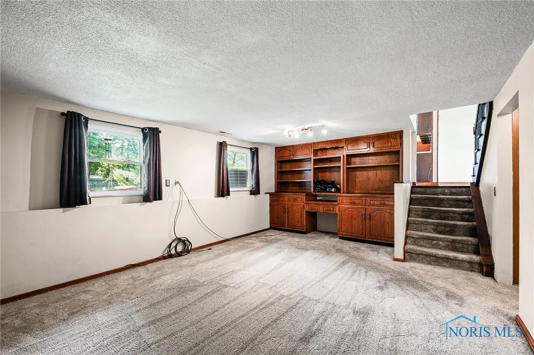 24181 W James Ridge Road, Millbury, Ohio 43447, 4 Bedrooms Bedrooms, 9 Rooms Rooms,2 BathroomsBathrooms,Residential,For Sale,James Ridge,6132632