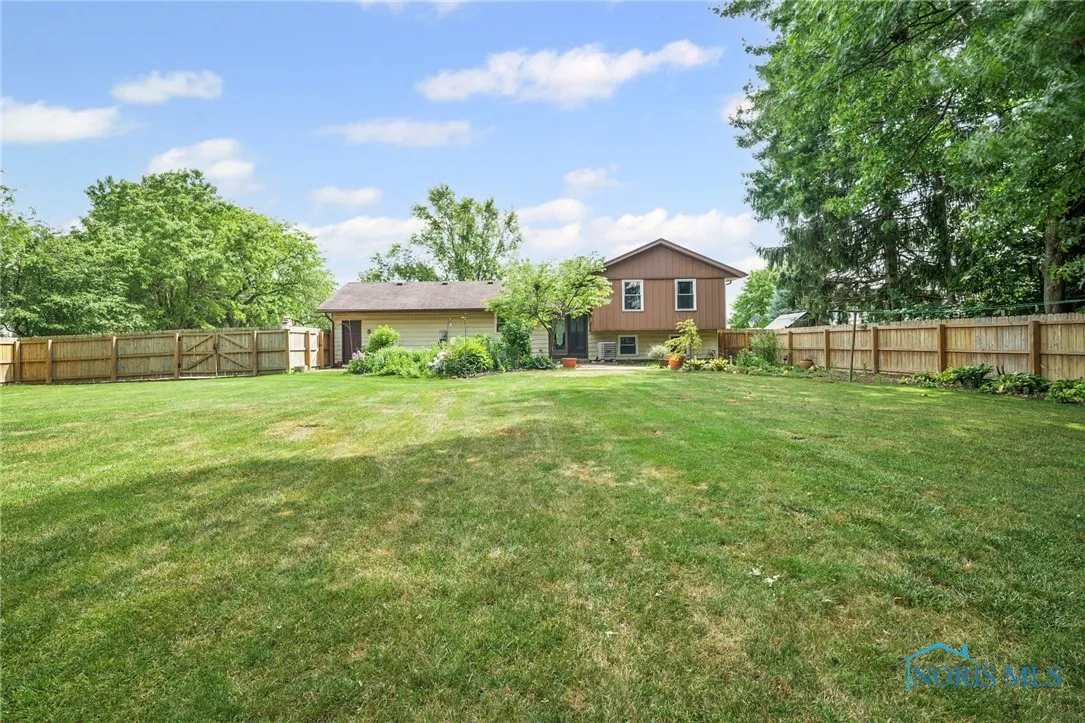 24181 W James Ridge Road, Millbury, Ohio 43447, 4 Bedrooms Bedrooms, 9 Rooms Rooms,2 BathroomsBathrooms,Residential,For Sale,James Ridge,6132632