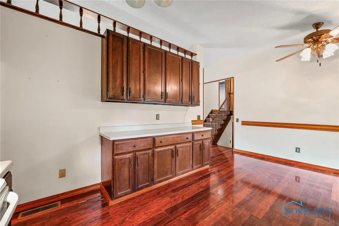 24181 W James Ridge Road, Millbury, Ohio 43447, 4 Bedrooms Bedrooms, 9 Rooms Rooms,2 BathroomsBathrooms,Residential,For Sale,James Ridge,6132632