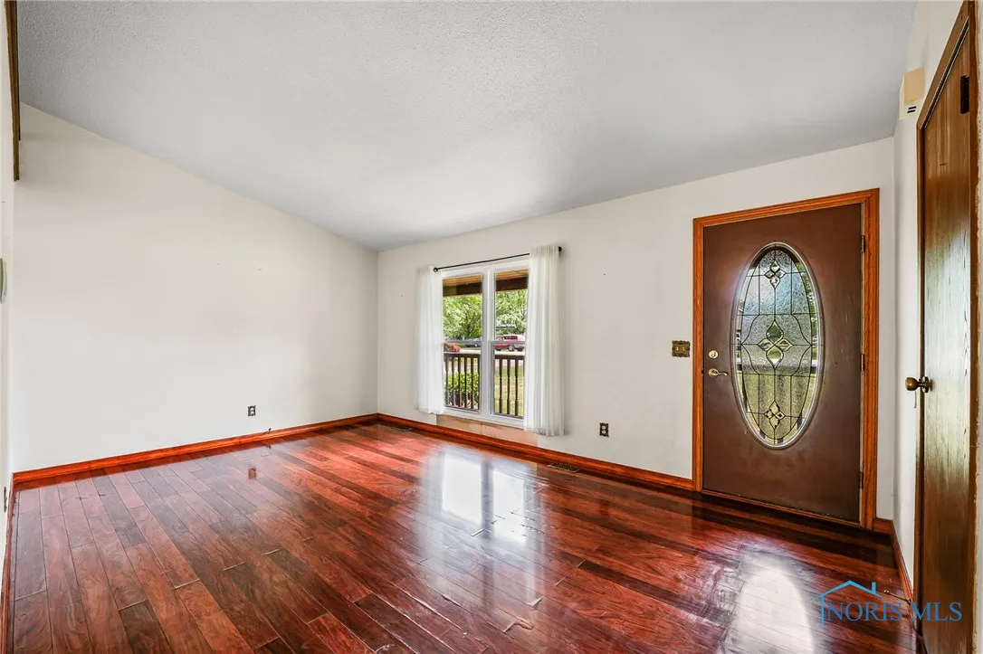 24181 W James Ridge Road, Millbury, Ohio 43447, 4 Bedrooms Bedrooms, 9 Rooms Rooms,2 BathroomsBathrooms,Residential,For Sale,James Ridge,6132632