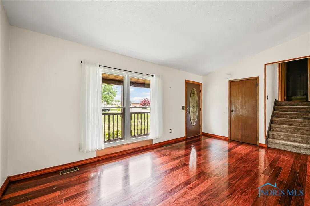 24181 W James Ridge Road, Millbury, Ohio 43447, 4 Bedrooms Bedrooms, 9 Rooms Rooms,2 BathroomsBathrooms,Residential,For Sale,James Ridge,6132632