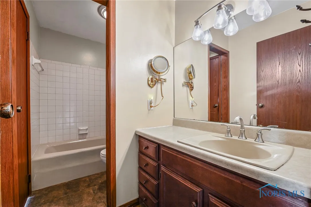 24181 W James Ridge Road, Millbury, Ohio 43447, 4 Bedrooms Bedrooms, 9 Rooms Rooms,2 BathroomsBathrooms,Residential,For Sale,James Ridge,6132632