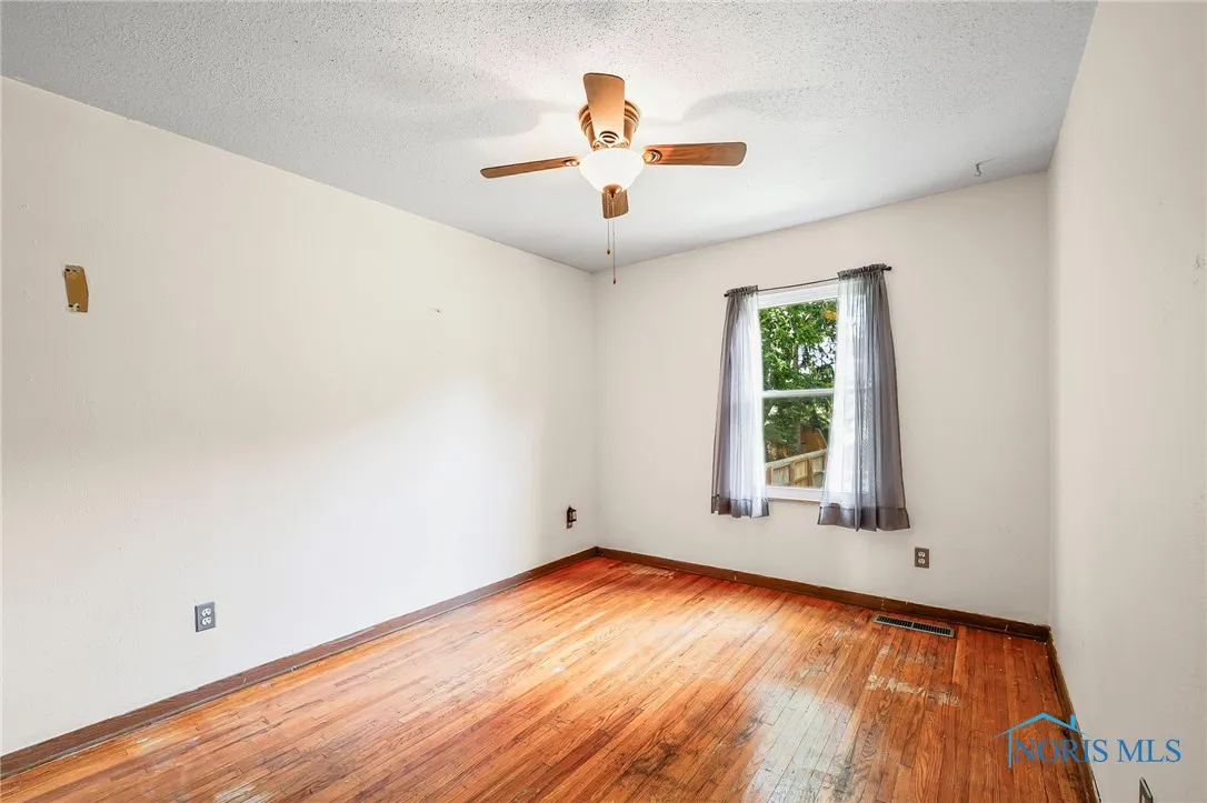 24181 W James Ridge Road, Millbury, Ohio 43447, 4 Bedrooms Bedrooms, 9 Rooms Rooms,2 BathroomsBathrooms,Residential,For Sale,James Ridge,6132632