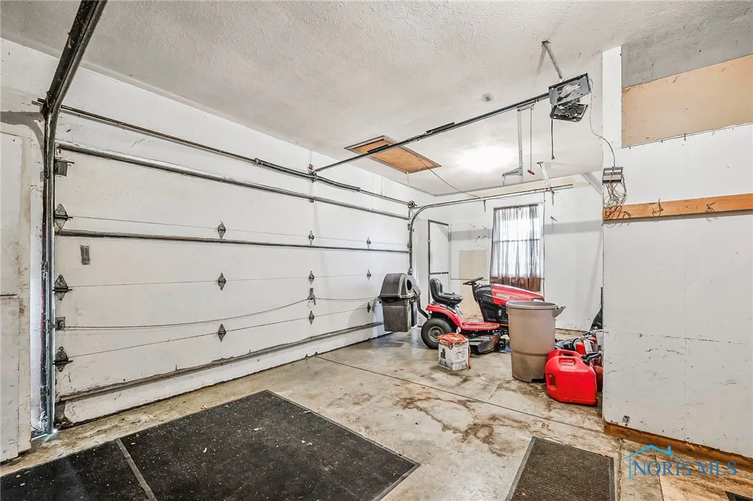 24181 W James Ridge Road, Millbury, Ohio 43447, 4 Bedrooms Bedrooms, 9 Rooms Rooms,2 BathroomsBathrooms,Residential,For Sale,James Ridge,6132632