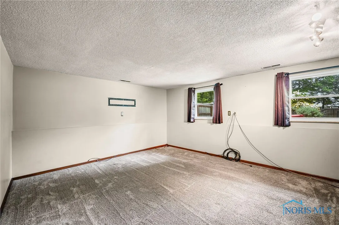 24181 W James Ridge Road, Millbury, Ohio 43447, 4 Bedrooms Bedrooms, 9 Rooms Rooms,2 BathroomsBathrooms,Residential,For Sale,James Ridge,6132632