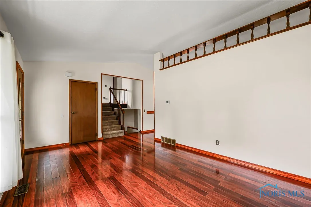 24181 W James Ridge Road, Millbury, Ohio 43447, 4 Bedrooms Bedrooms, 9 Rooms Rooms,2 BathroomsBathrooms,Residential,For Sale,James Ridge,6132632