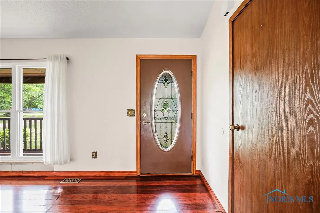 24181 W James Ridge Road, Millbury, Ohio 43447, 4 Bedrooms Bedrooms, 9 Rooms Rooms,2 BathroomsBathrooms,Residential,For Sale,James Ridge,6132632