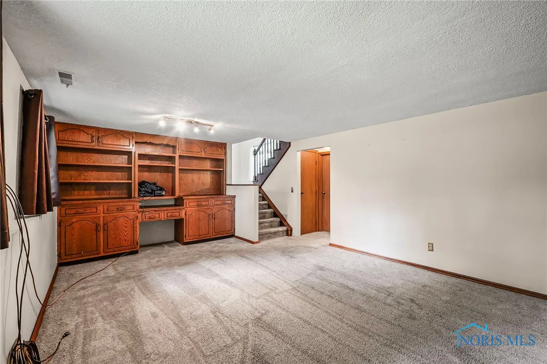 24181 W James Ridge Road, Millbury, Ohio 43447, 4 Bedrooms Bedrooms, 9 Rooms Rooms,2 BathroomsBathrooms,Residential,For Sale,James Ridge,6132632